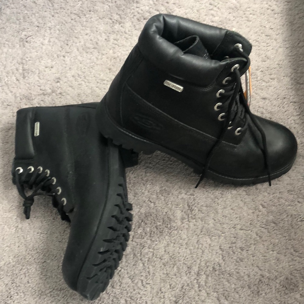 Never been worn men’s sketchers Thinsulate isolant black size 13